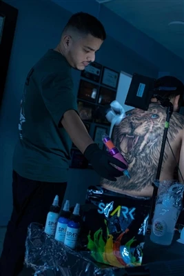 Tato Terlihat di Pejabat: Lebih Banyak Syarikat Mempertahankan Dasar yang Tat