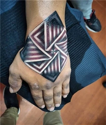 Tatu yang dilakukan oleh artis Julio Cesar M dari Colombia dengan #sparkcartr...